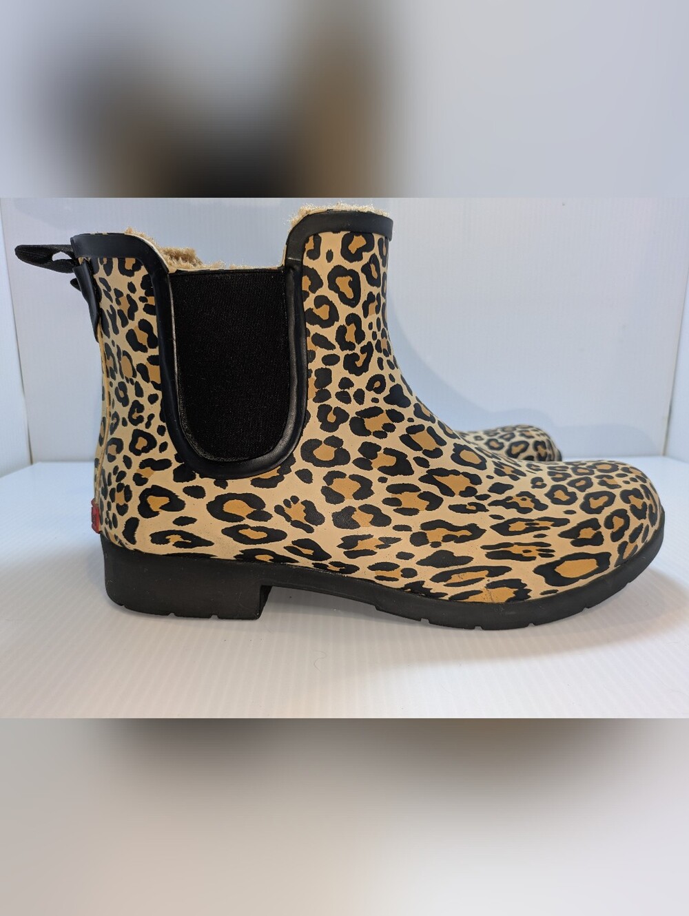 Chooka Leopard Print Faux Fur Lined Chelsea Rain Boots Size 9